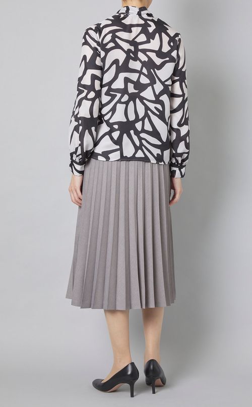 モダンジオメトリックプリントブラウス