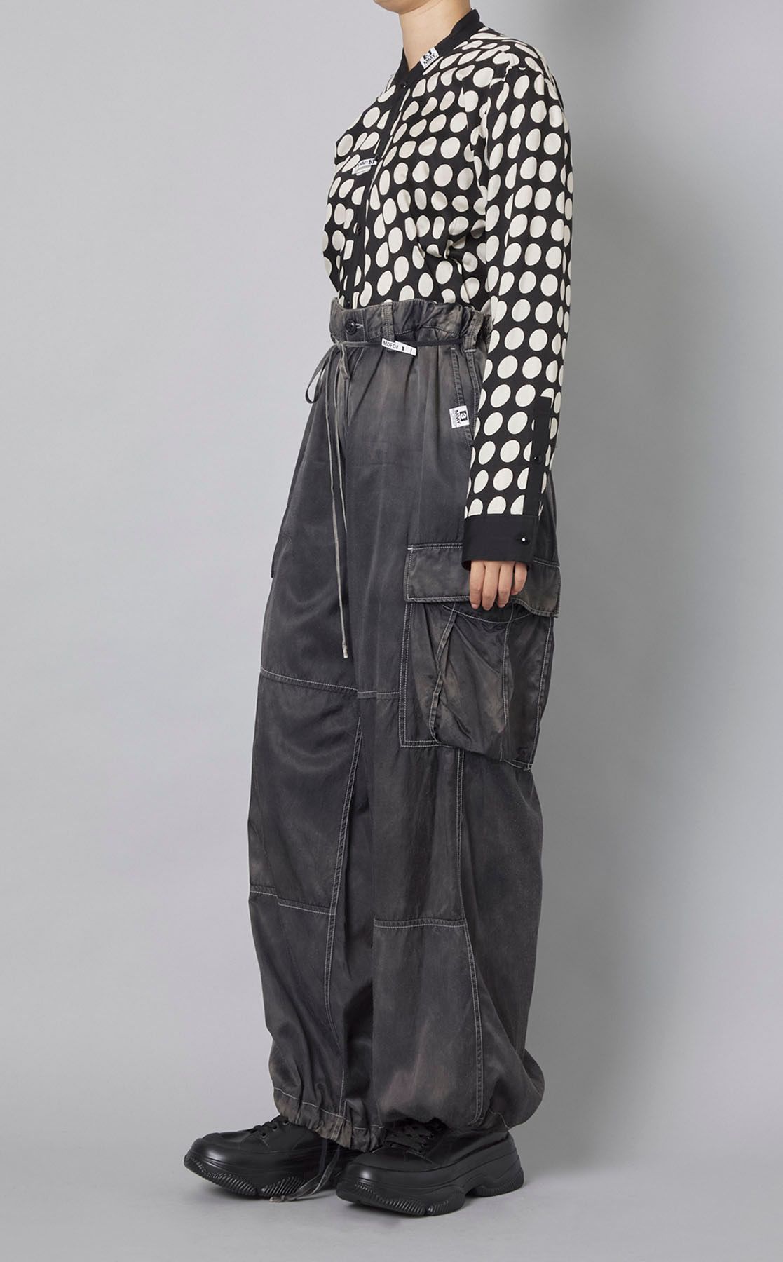 Maison MIHARA YASUHIRO｜サテンカーゴパンツ