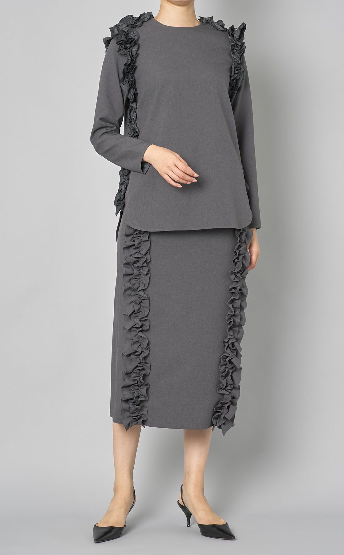 hue day to evening パール付ワンピース半袖★定価54000円★ hue day to evening パール付ワンピース半袖☆定価54000円☆ hue