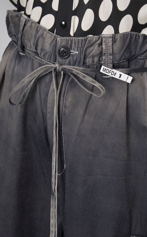 サテンカーゴパンツ