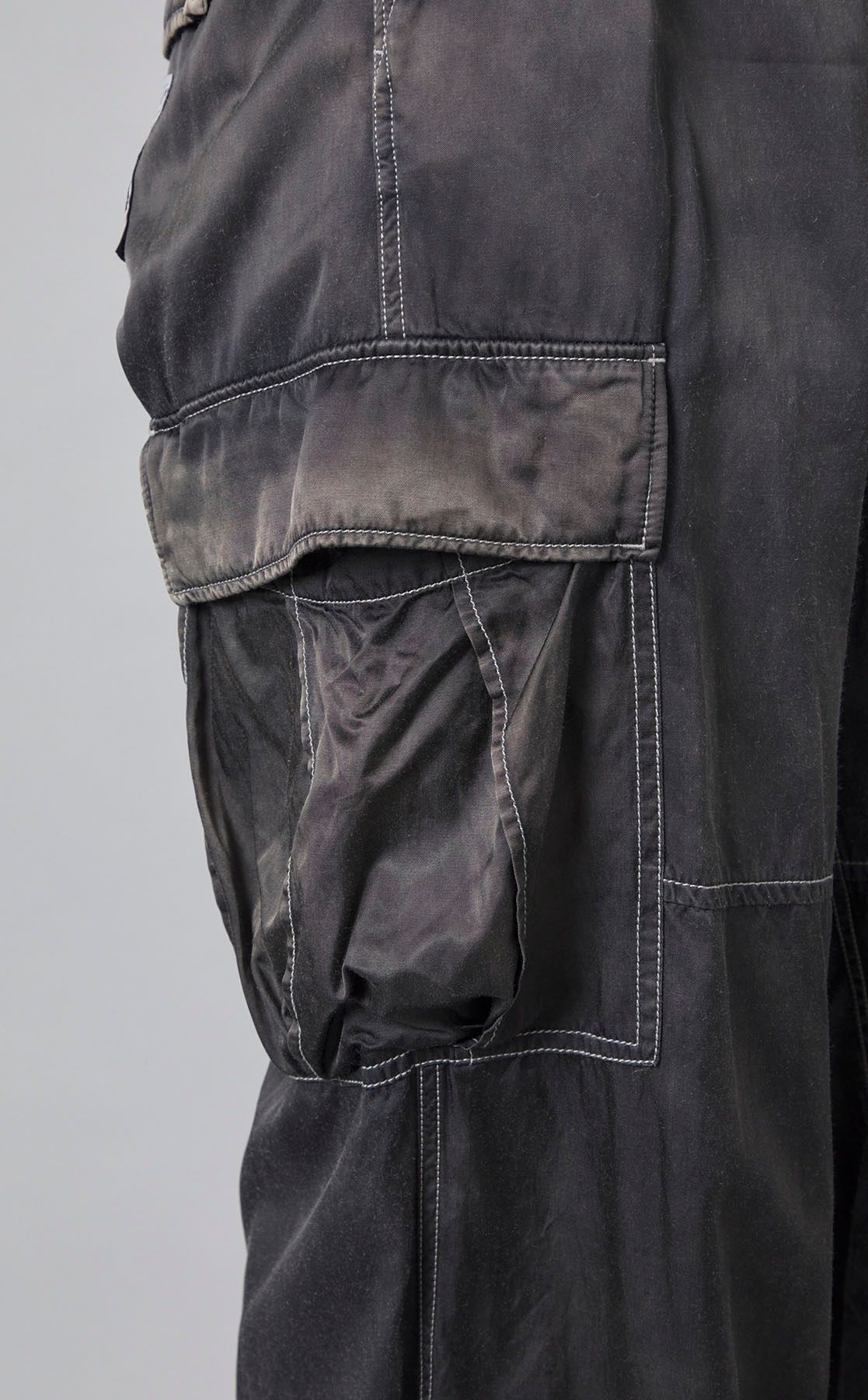 Maison MIHARA YASUHIRO｜サテンカーゴパンツ