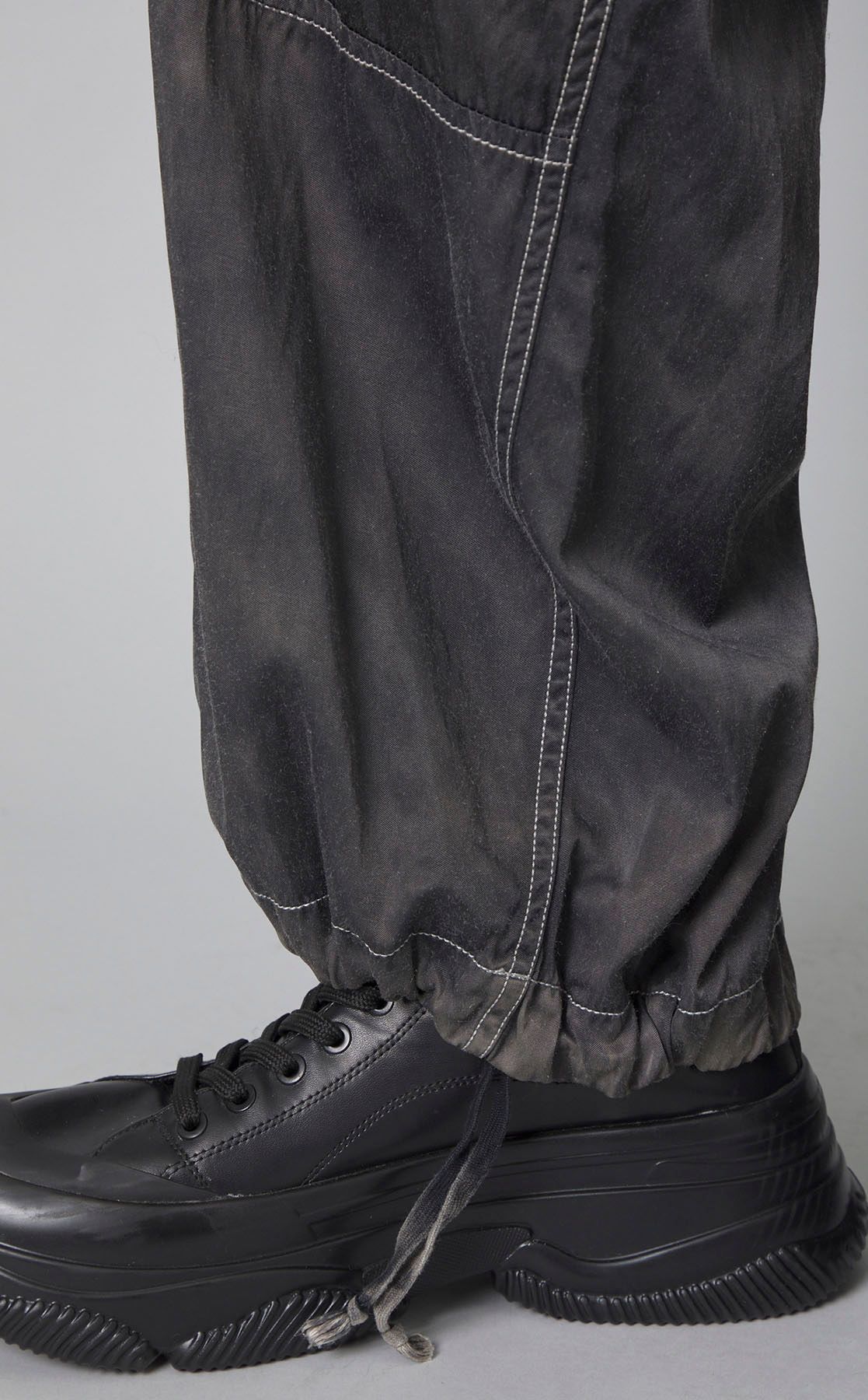 Maison MIHARA YASUHIRO｜サテンカーゴパンツ