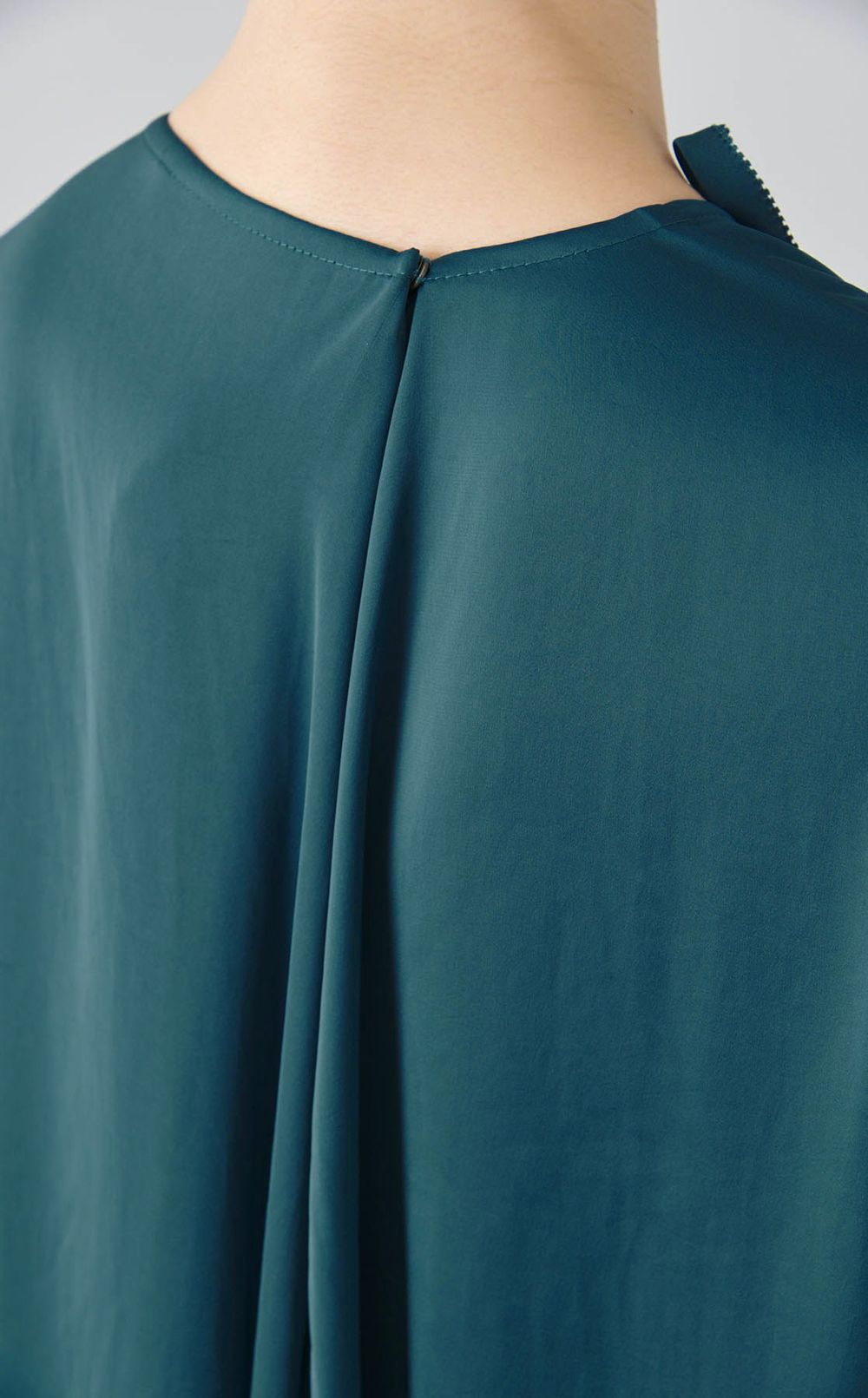 フロント切替デザインブラウス