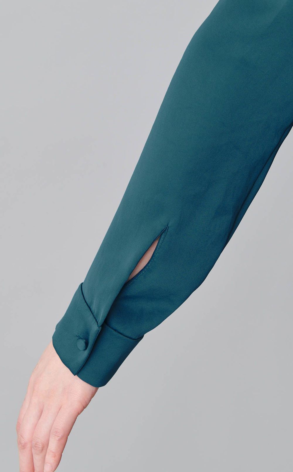 フロント切替デザインブラウス