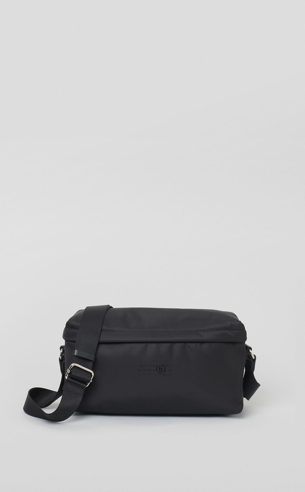 ナイロンクロスボディバック