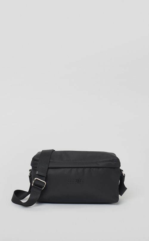 ナイロンクロスボディバック