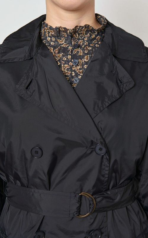 ナイロンタフタライトトレンチコート