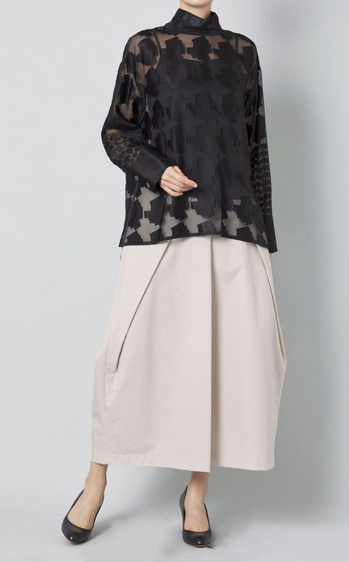 ジオメトリックオパールブラウス