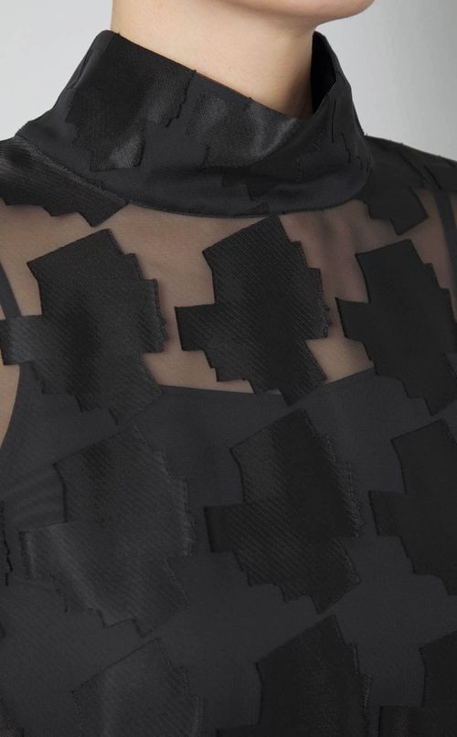 ジオメトリックオパールブラウス