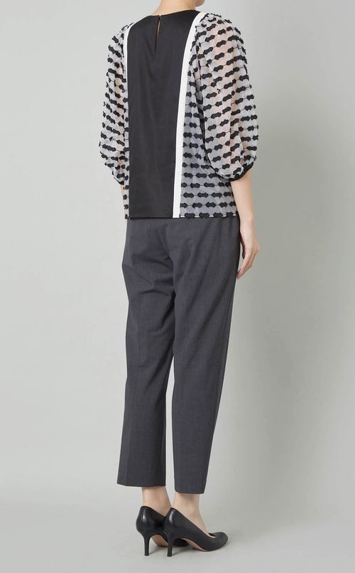 ダイヤシェイプツッキリブラウス