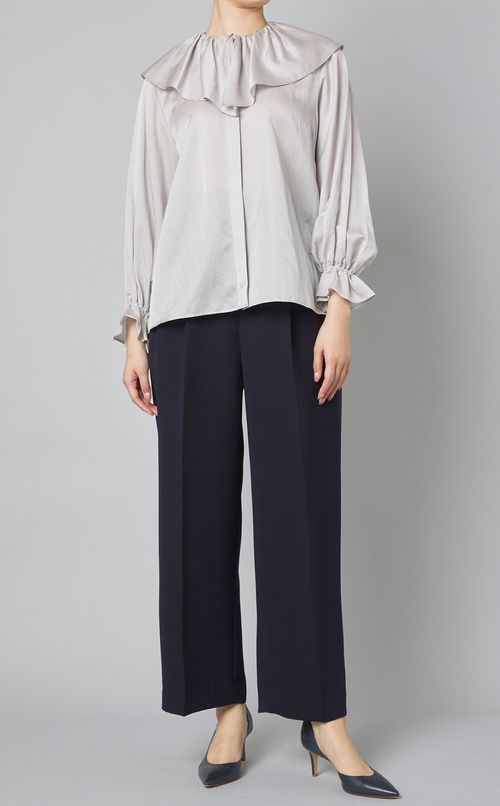 サテンラッフルカラーブラウス