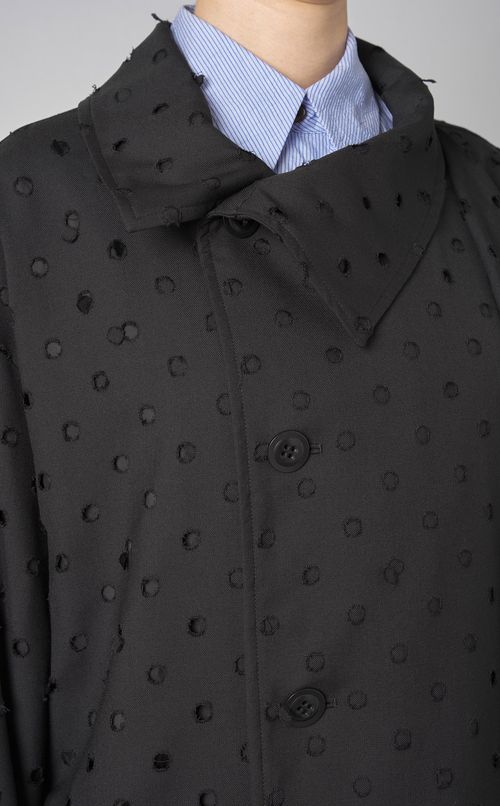 ギャバドッ卜パンチングロングコート