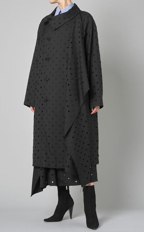 ギャバドッ卜パンチングロングコート