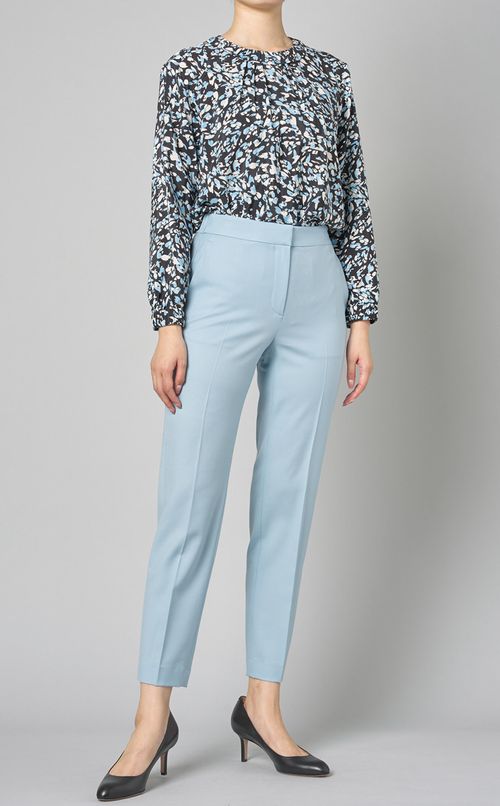 スリムテーパードパンツ