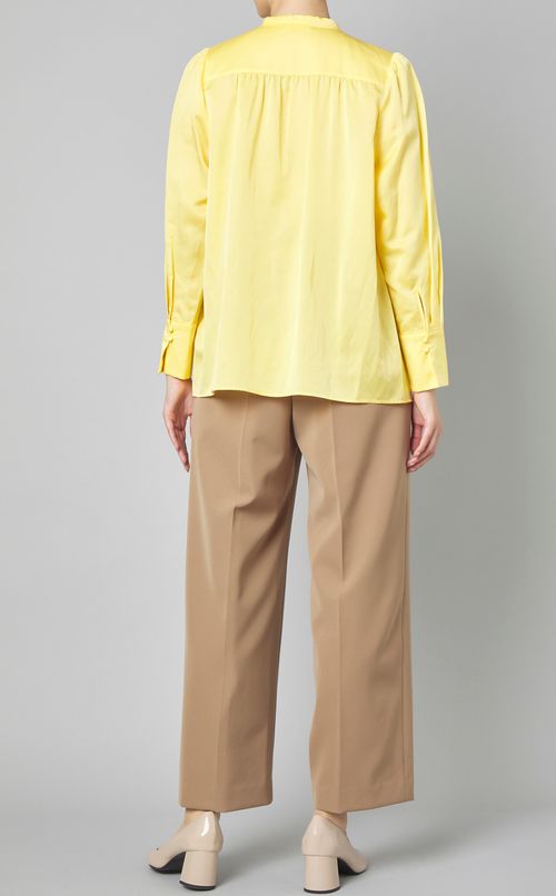 サテンギャザーフレアブラウス