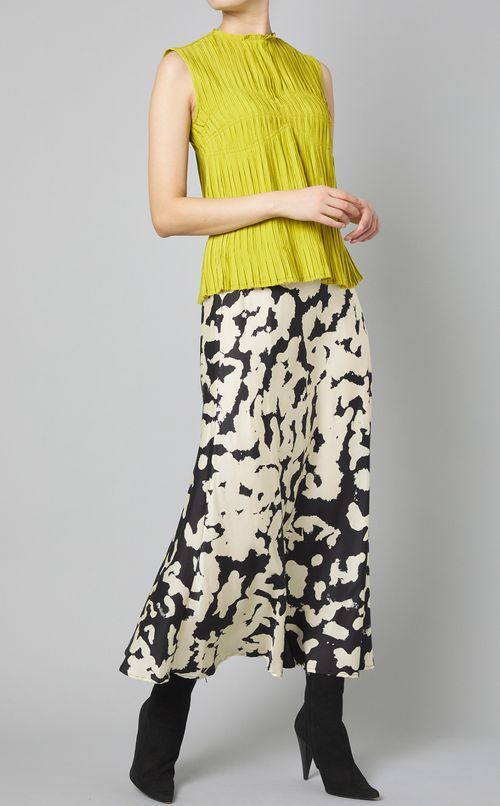 プリーツノースリーブブラウス