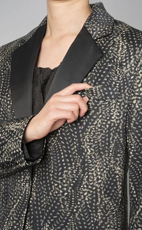 フェザープリントテーラードジャケット