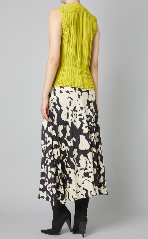 プリーツノースリーブブラウス