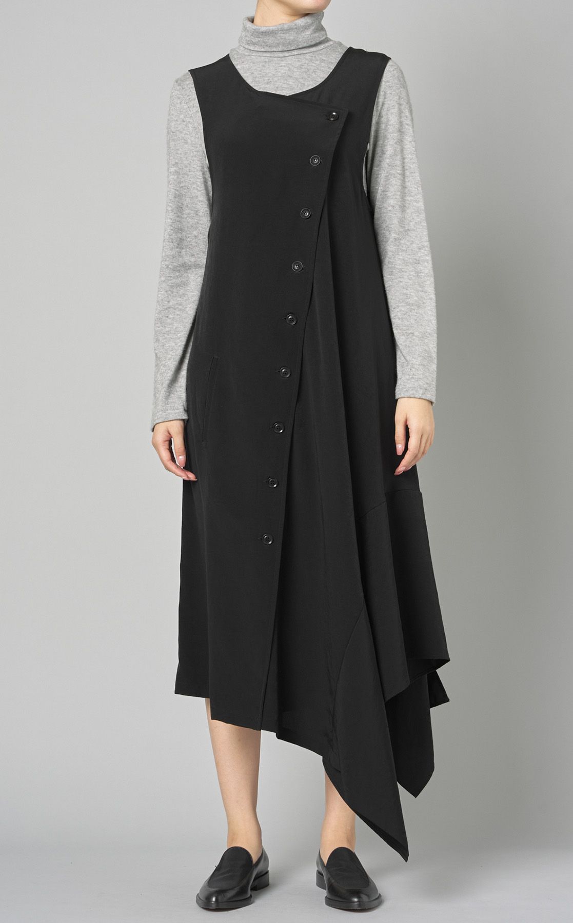 アシンメトリック黒ボタンワンピース アシンメトリック黒ボタンワンピース
