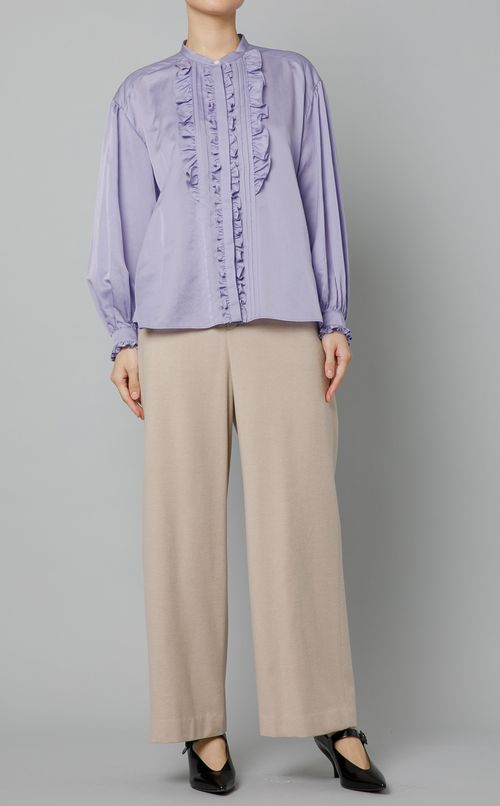 サテンフロントフリルブラウス