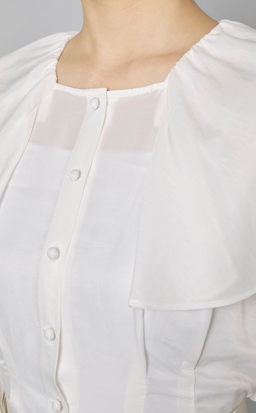 スクエアネックタックブラウス