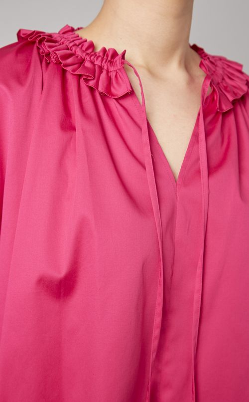 サテンフリルカラーブラウス