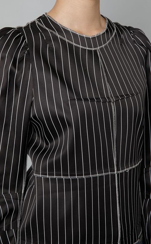 ピンストライプパフスリーブブラウス