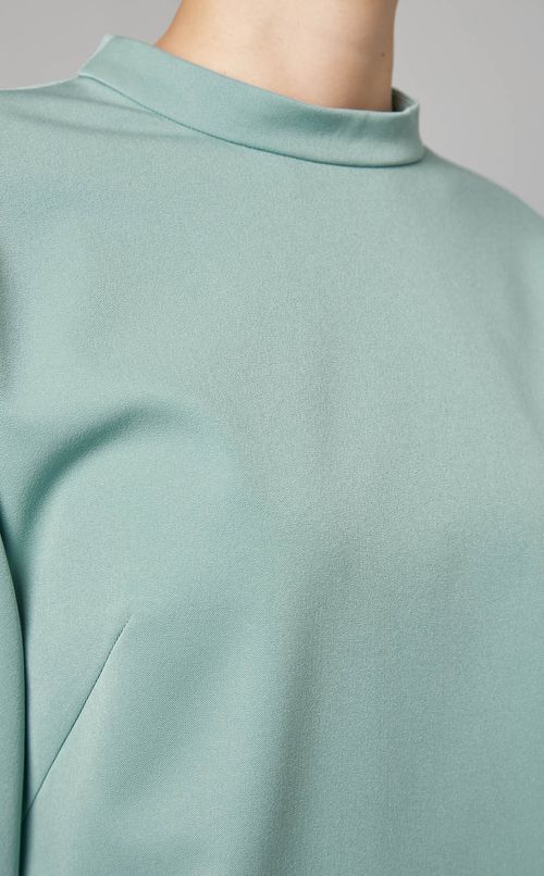 バックデザインブラウス