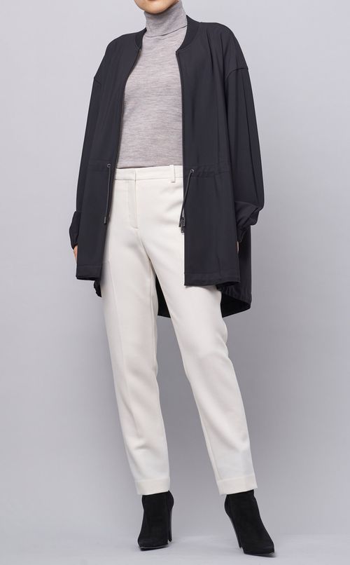 テーパードクロップドパンツ