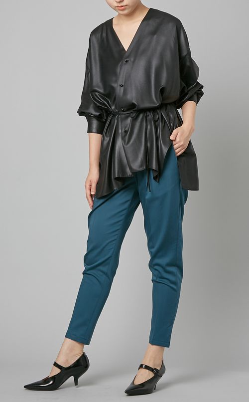 サテンV ネックドレープシャツ