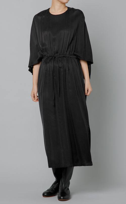 ボリュームスリーブロングワンピース