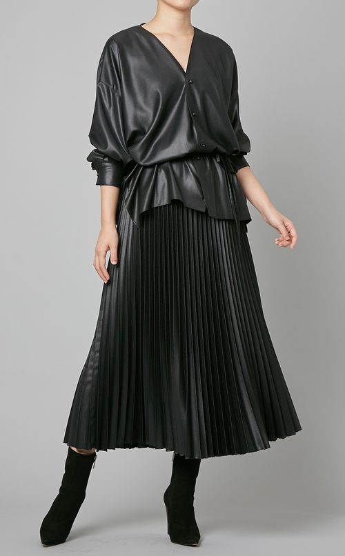 サテンV ネックドレープシャツ