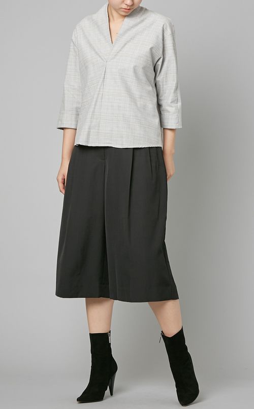 Vネック七分袖ブラウス