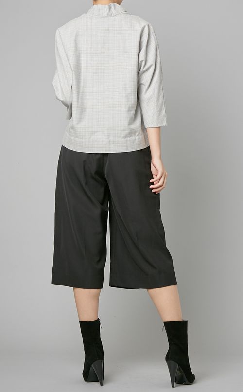 Vネック七分袖ブラウス