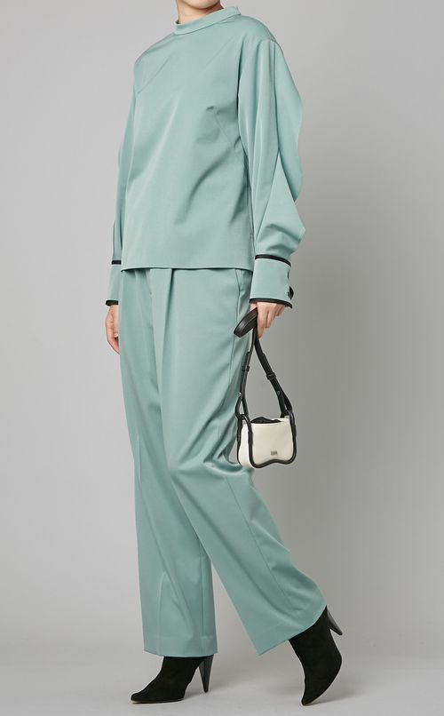 バックデザインブラウス