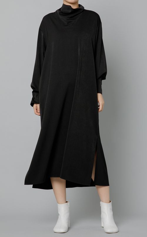 ドレープネックロングワンピース