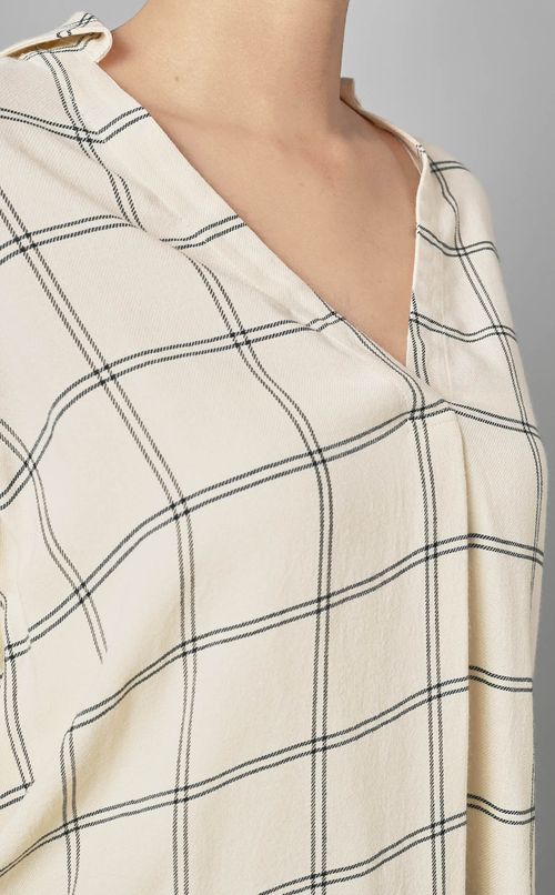 ウール混チェックブラウス