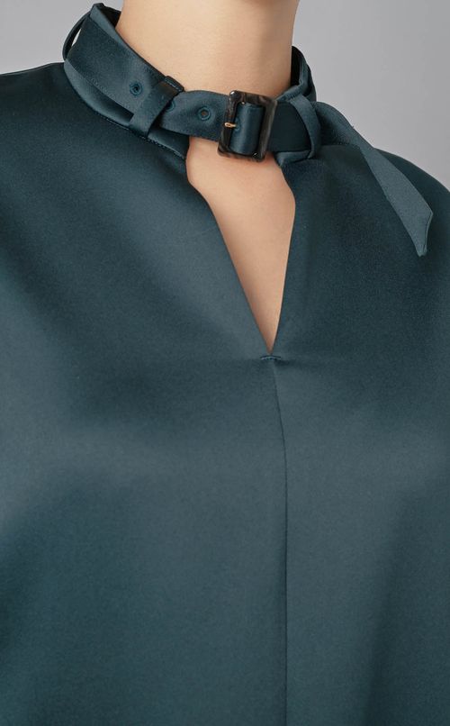 ネックベルトサテンワンピース