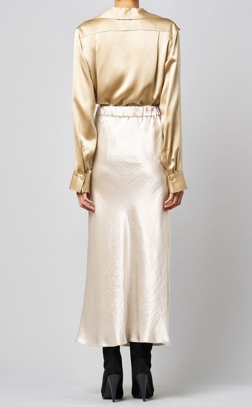 サテンナローロングスカート