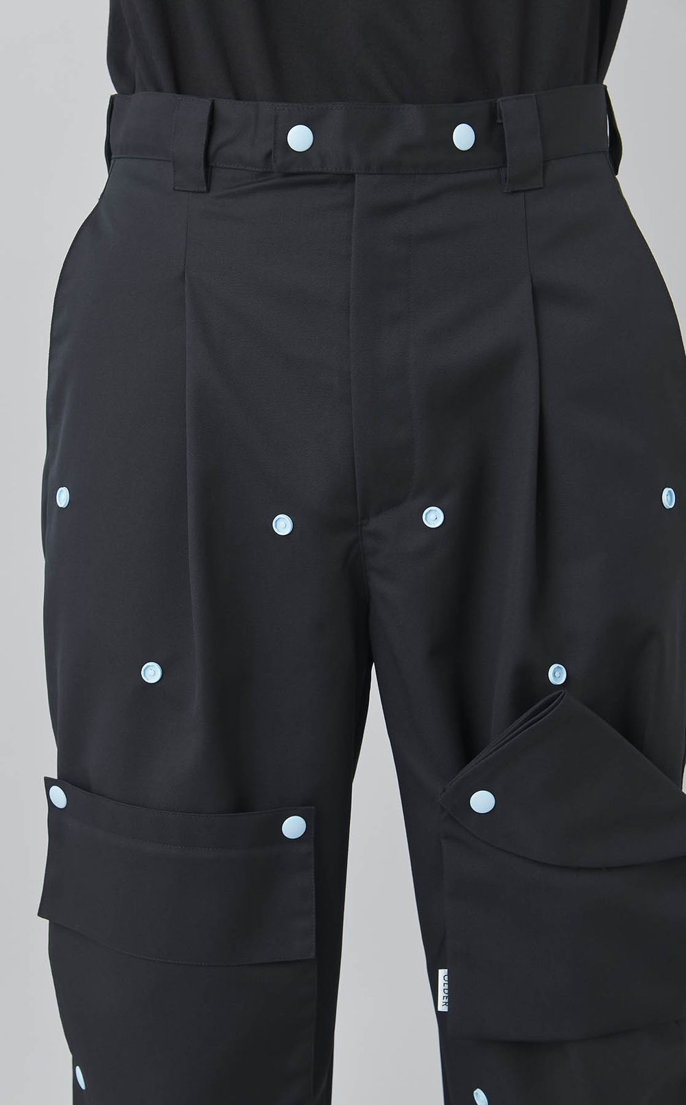 OLDERプッシュボタンパンツ