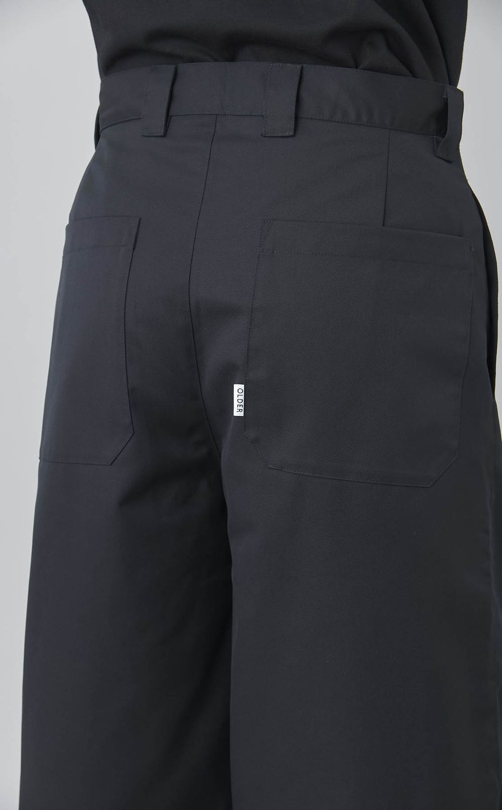 OLDERプッシュボタンパンツ