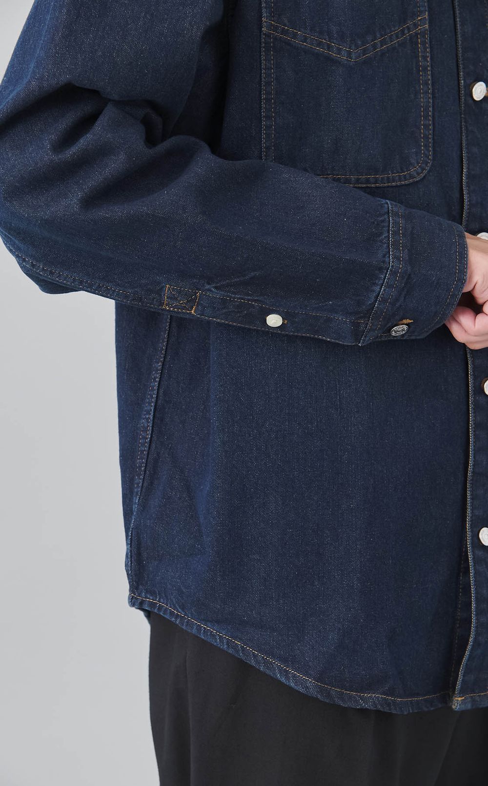 ダブルポケットデニムシャツ