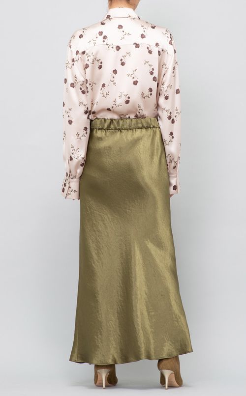 サテンナローロングスカート