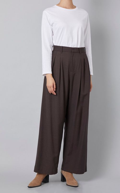 タックセミワイドパンツ