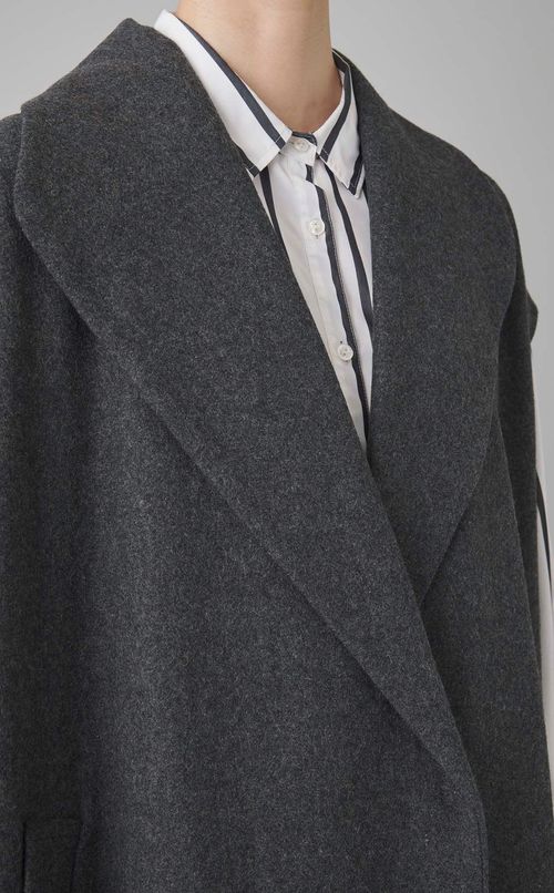 オーバーサイズスリーブレスコート