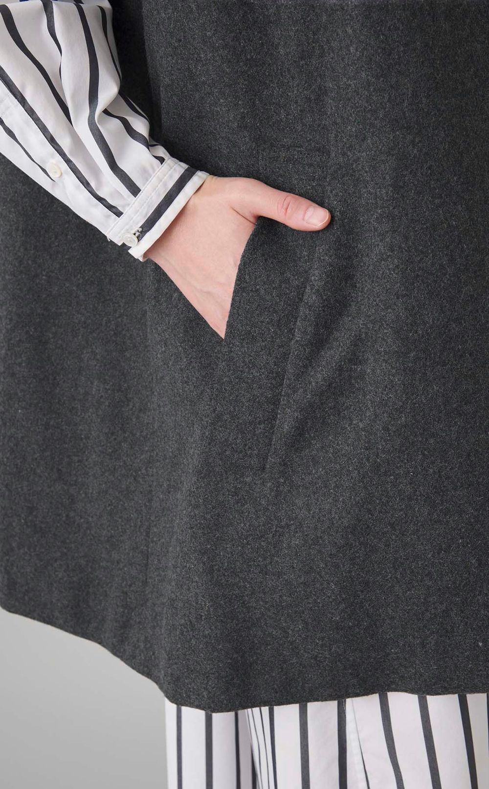 オーバーサイズスリーブレスコート