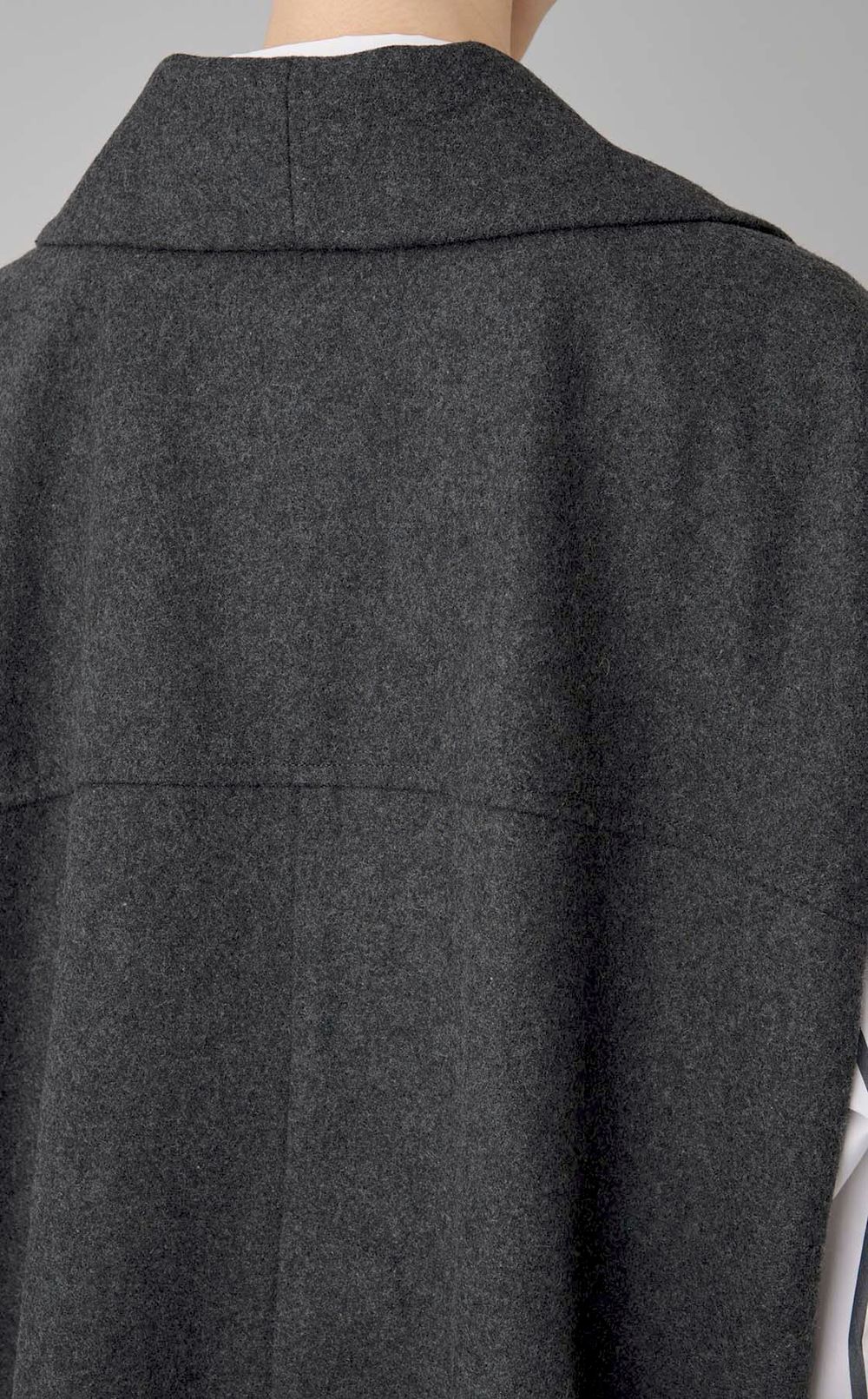 オーバーサイズスリーブレスコート