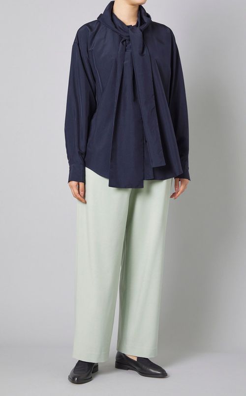 ボウタイフーディシャツ