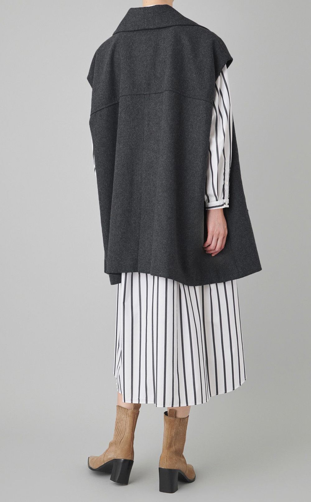 オーバーサイズスリーブレスコート