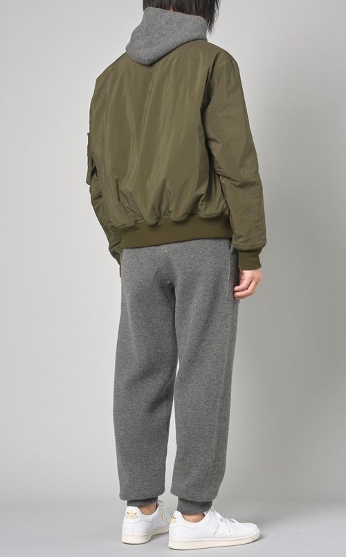 パウダリーツイルボンバージャケット